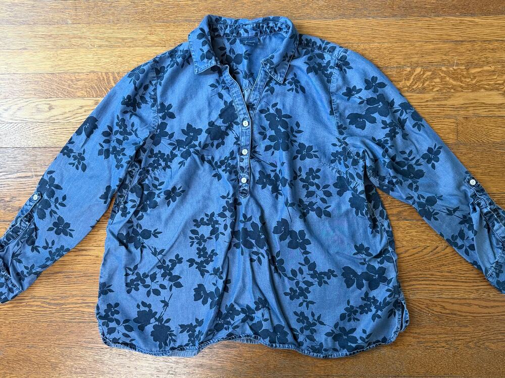 J. Jill Women's Floral Denim Button Down Shirt Size Large